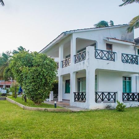 Nyali Beach Holiday Resort Exterior photo