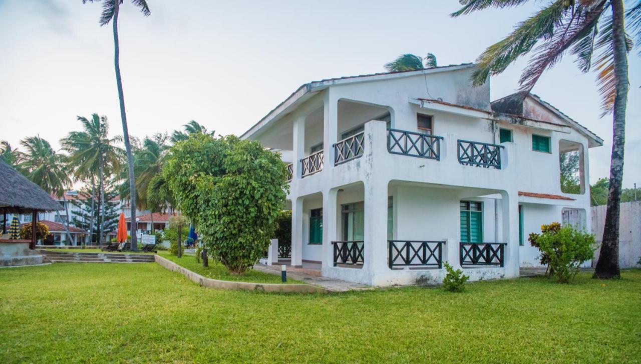Nyali Beach Holiday Resort Exterior photo