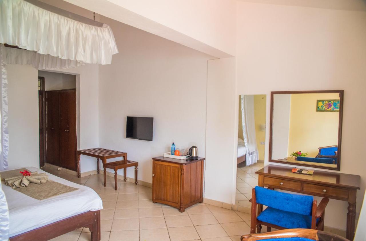 Nyali Beach Holiday Resort Exterior photo