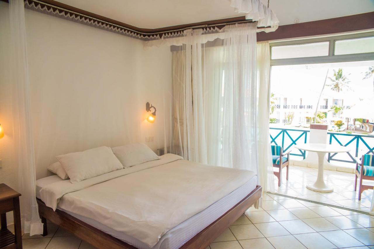 Nyali Beach Holiday Resort Exterior photo