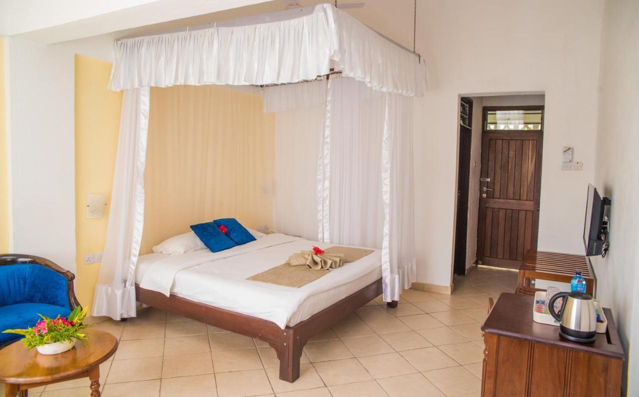 Nyali Beach Holiday Resort Exterior photo